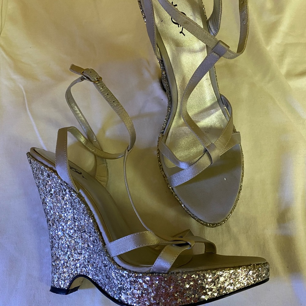 Joey O Silver glittery platform wedges size 7.5